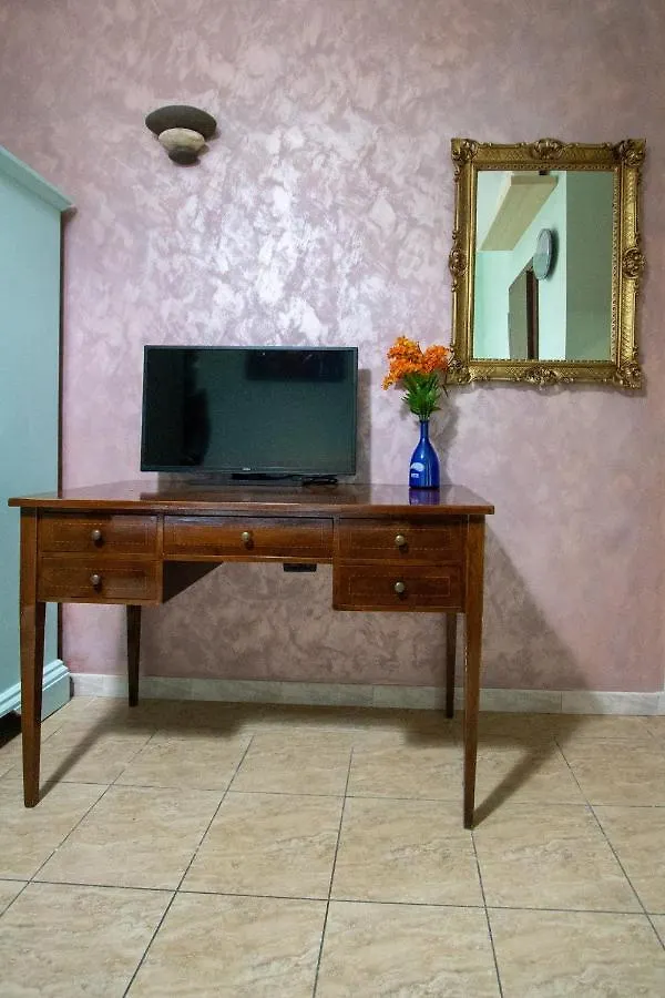 ** Bed & Breakfast B&B Colorful Suite Yard Rome Italy