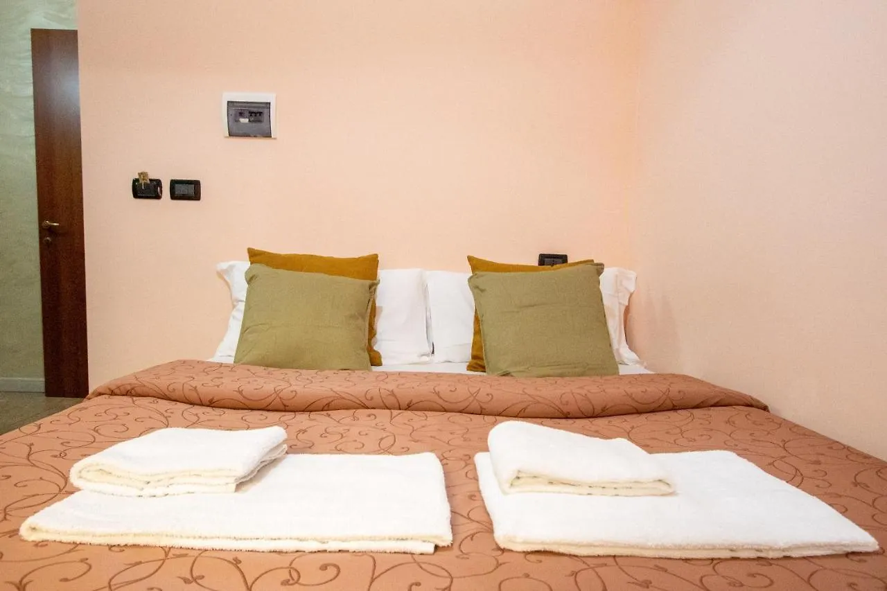 B&B Colorful Suite Yard Rome 2*,
