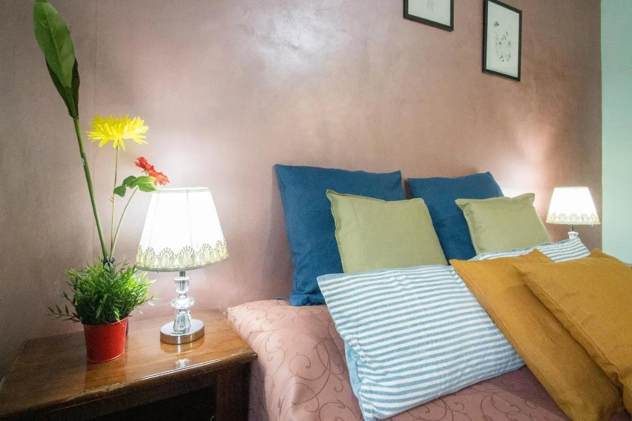 B&B Colorful Suite Yard Roma 2*,