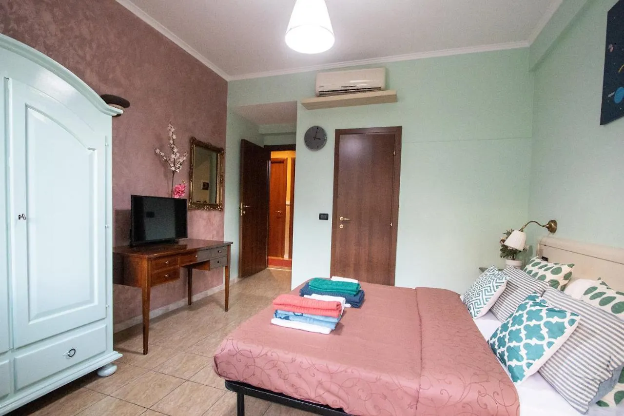 B&B Colorful Suite Yard Rom Italien