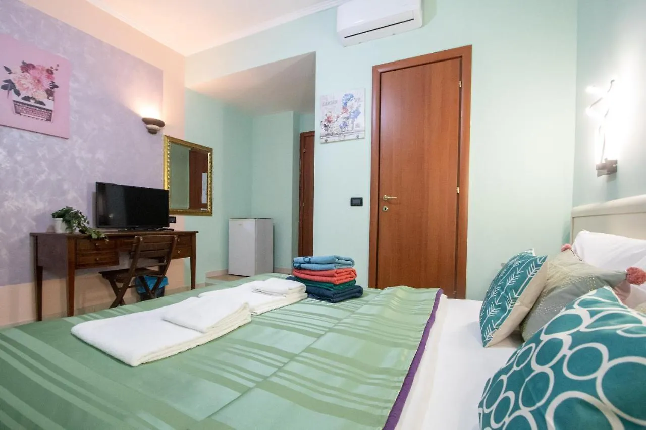 B&B Colorful Suite Yard Rom Italien