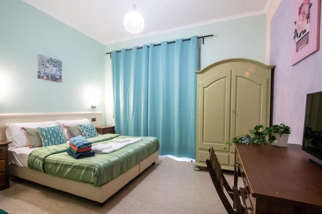 B&B Colorful Suite Yard Rom Italien
