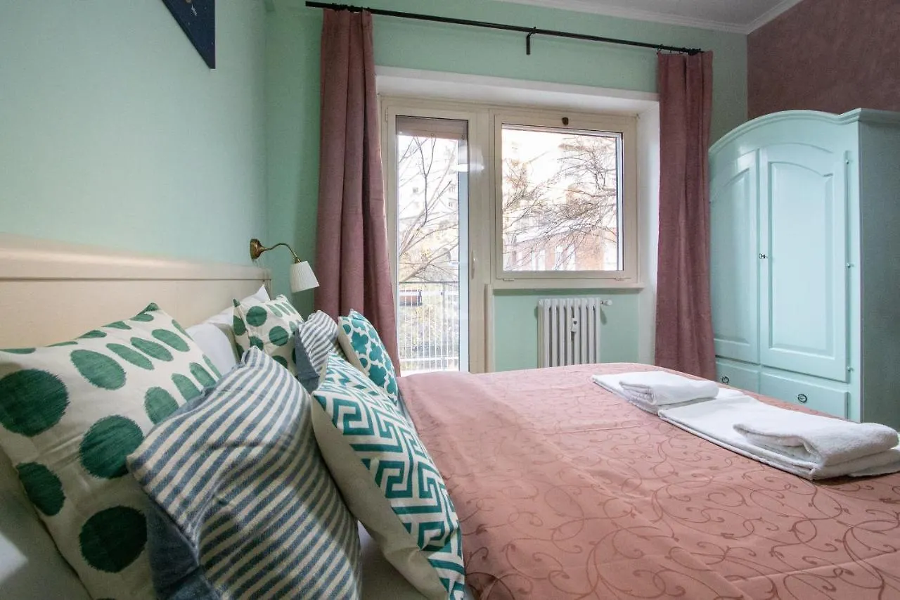 B&B Colorful Suite Yard Rom Bed & Breakfast