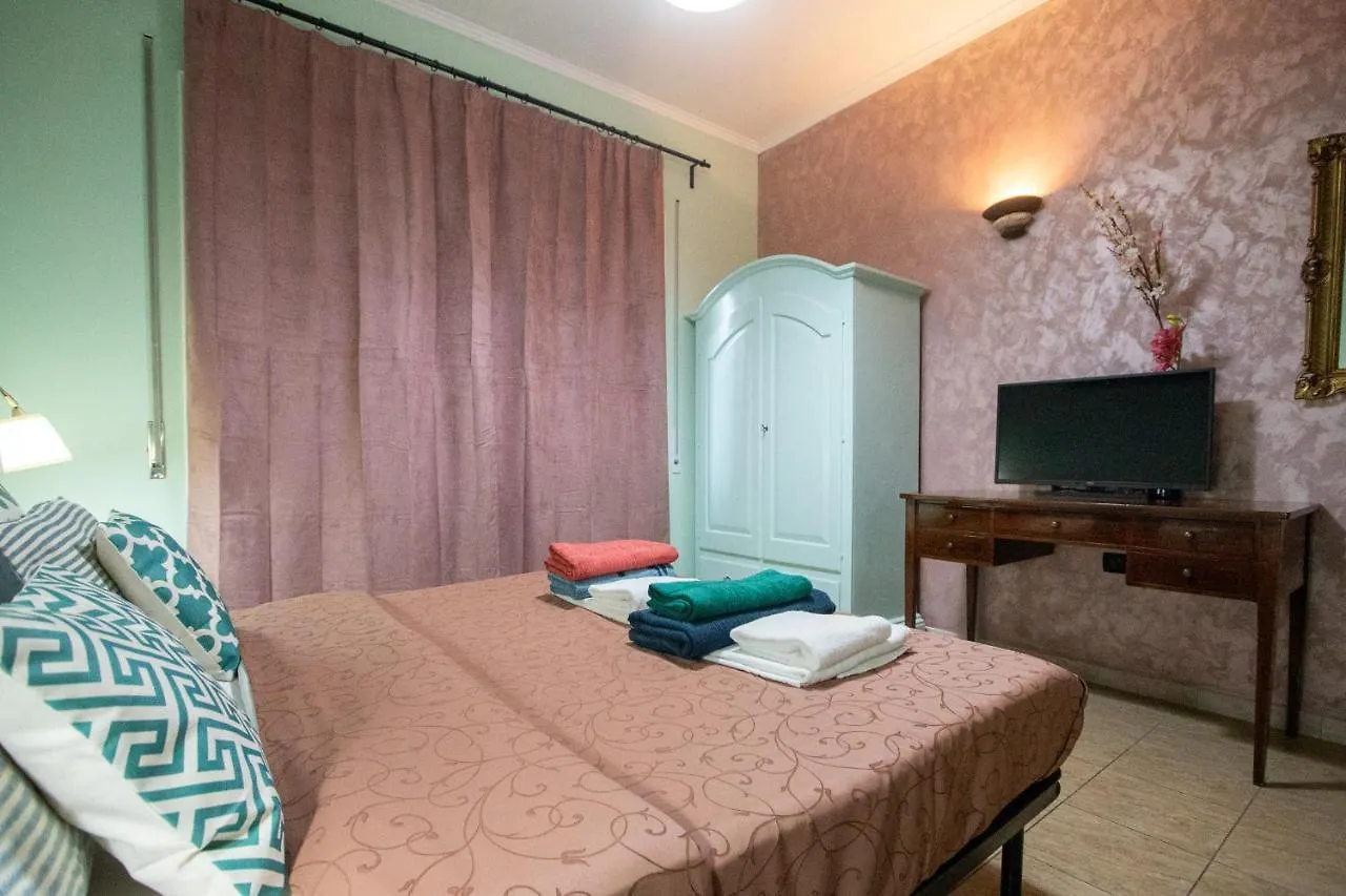 B&B Colorful Suite Yard Rom Bed & Breakfast