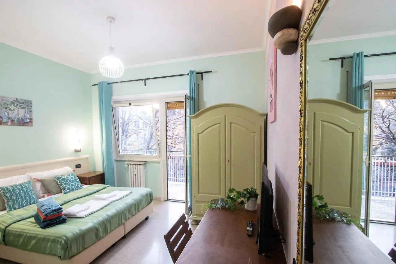 B&B Colorful Suite Yard Rome Bed & Breakfast
