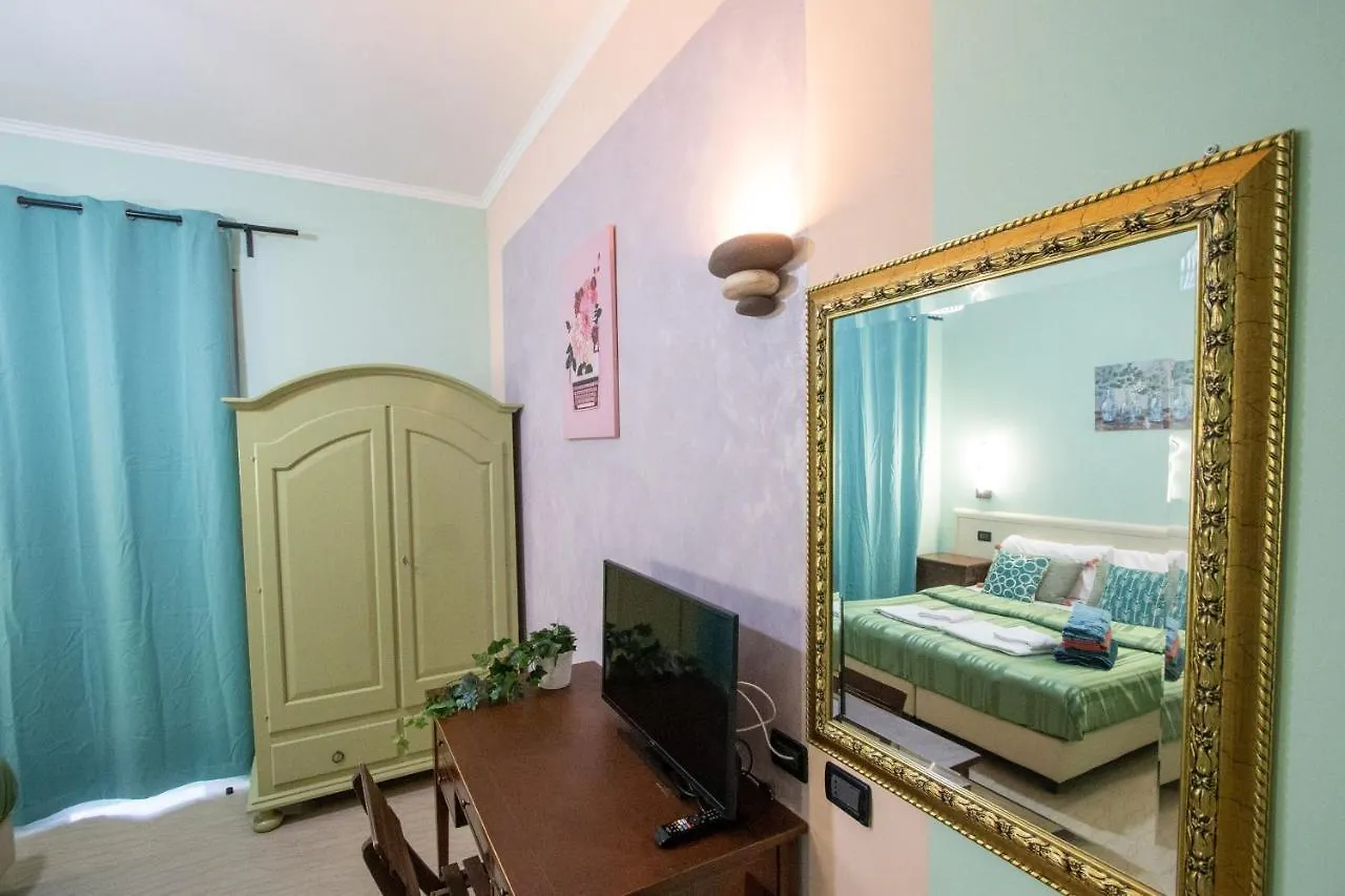 B&B Colorful Suite Yard Rom 2*,  Italien