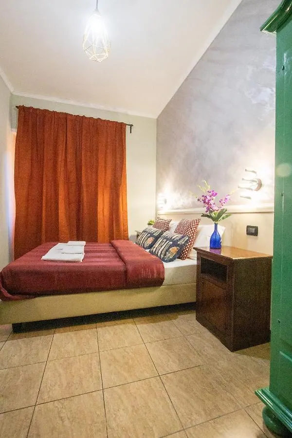 B&B Colorful Suite Yard Rom 2*,  Italien