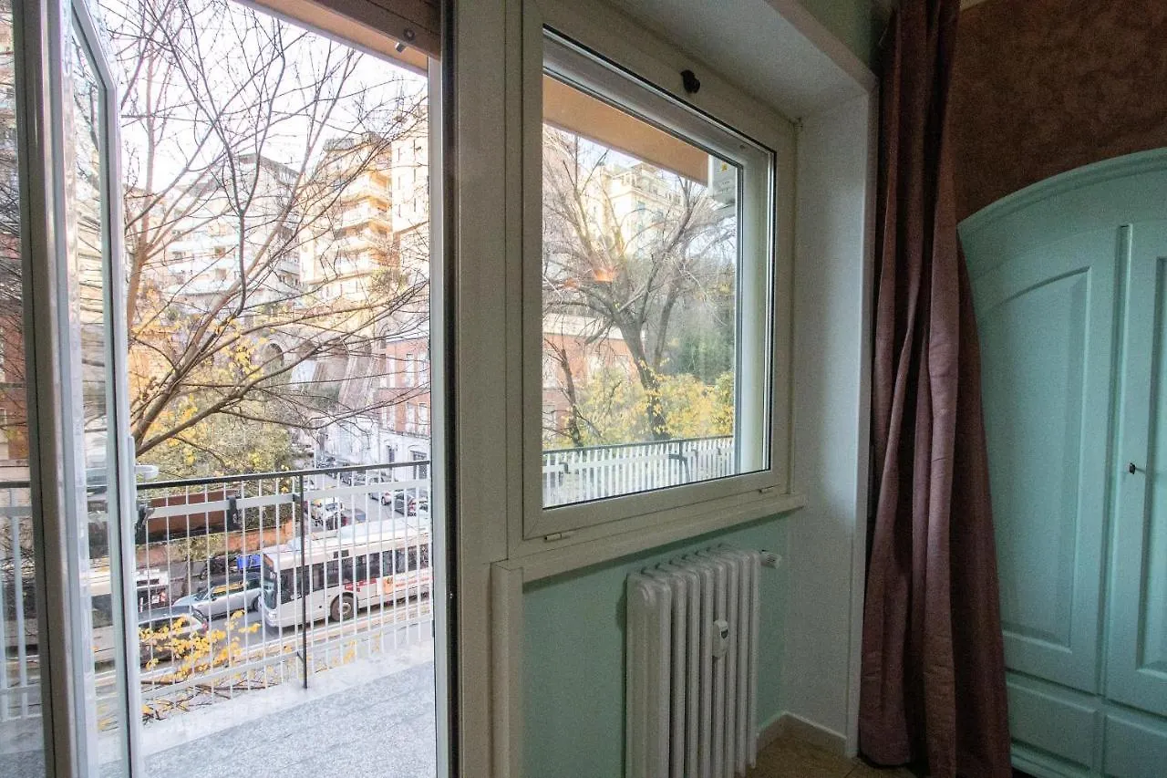 B&B Colorful Suite Yard Roma Italia